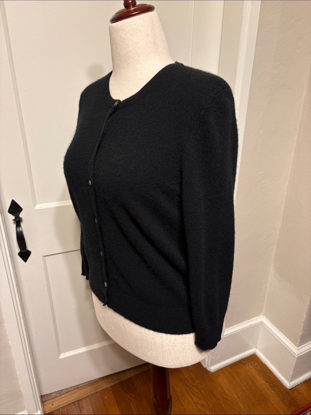 Ann Taylor 100% Cashmere Black Women’s Button-Up Sweater Cardigan - Picture 5 of 7